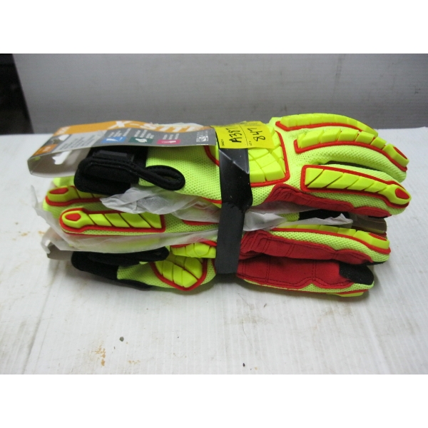 3 PAIR OF SZ M GLOVES