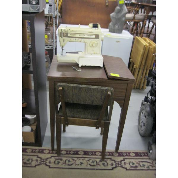 SINGER SEWING MACHINE IN CABINET W/STOOL
