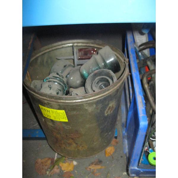 CONTAINER OF COLLECTABLE INSULATORS