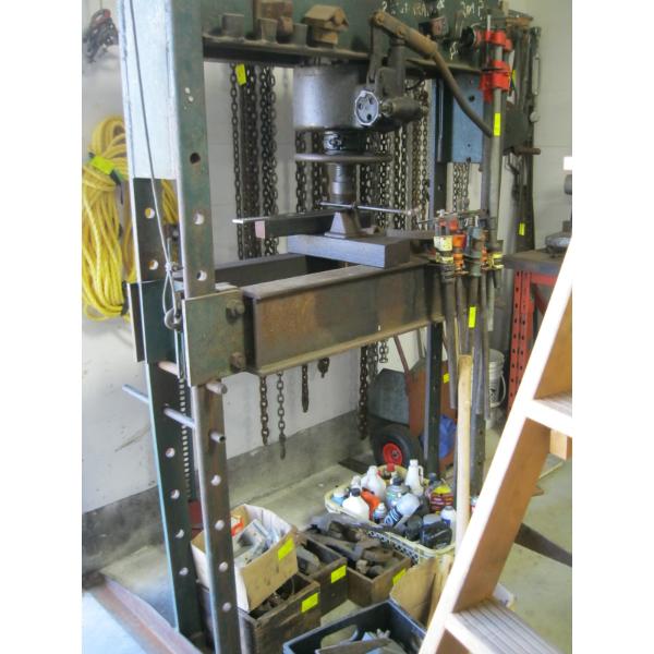 HEAVY DUTY 30 TON ? SHOP PRESS - LEAKING - SEALS ARE GONE