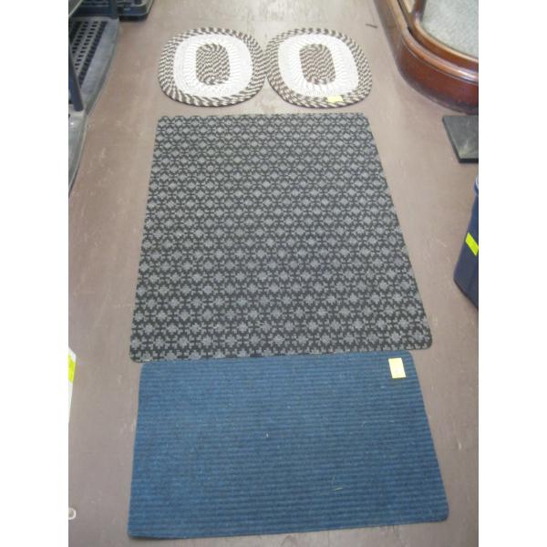 4 SM. FLOOR MATTS