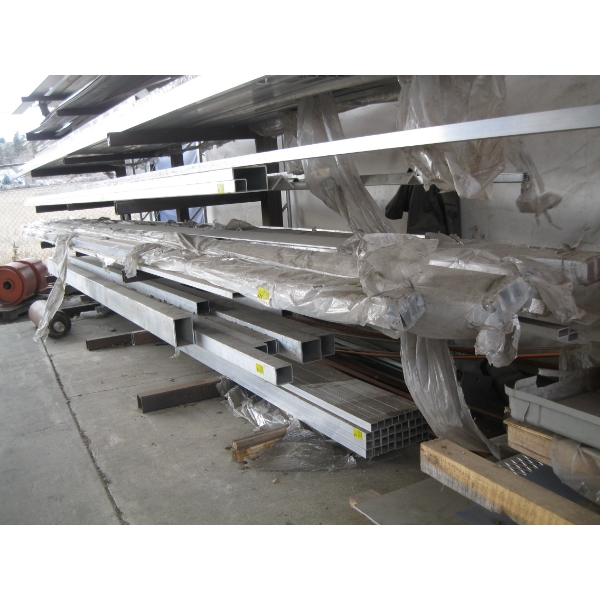 SHELF OF ALUMINUM BOX TUBING - VARIOUS SIZES
