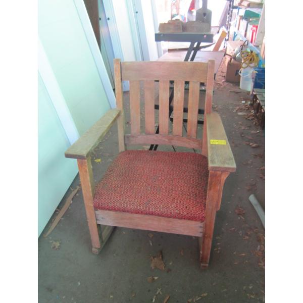 ANTIQUE OAK ROCKING CHAIR