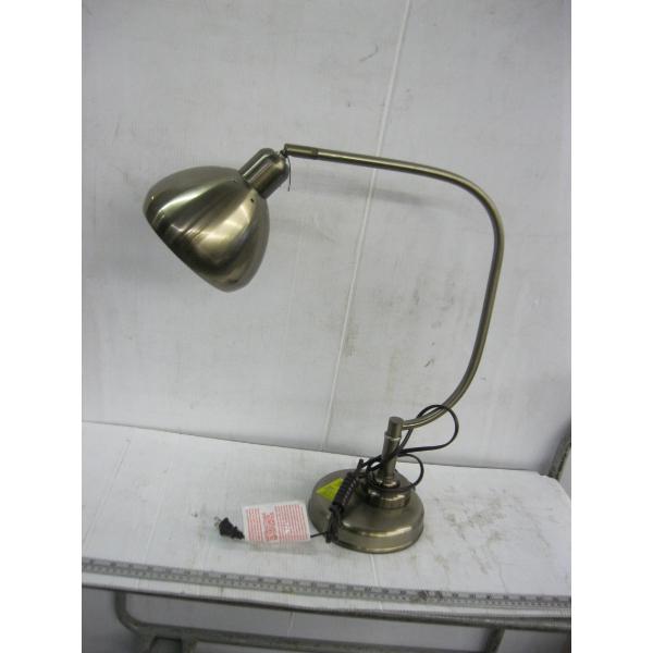 ADJUSTABLE TABLE LAMP W/USB PORT