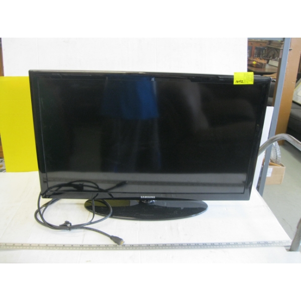 SAMSUNG 32" TV - NO REMOTE