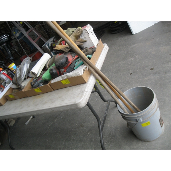 LOT OF ASST'D AUTO CLEANING ACCESS. - BRUSHES, SPRAYERS, ETC.