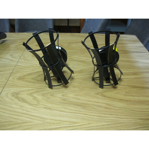 PAIR OF WALL MOUNT LIGHT FIXTURES