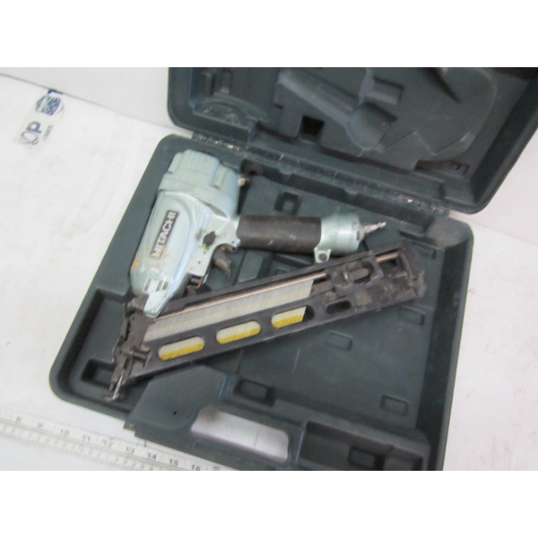 HITACHI 2.5" FINISH NAILER IN CASE
