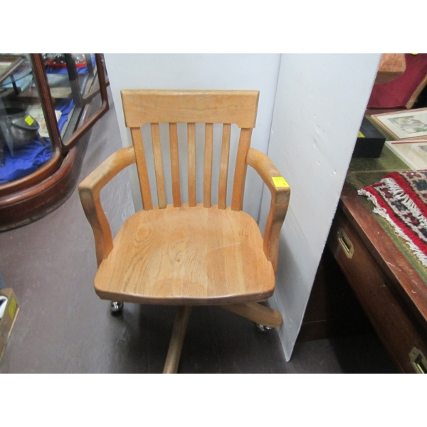 SWIVEL OAK OFFICE CHAIR