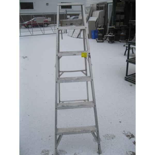 6' ALUMINUM STEPLADDER