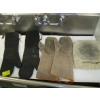 Image 1 : 2 PAIR OF OVEN MITTS & PAIR OF OVEN PADS