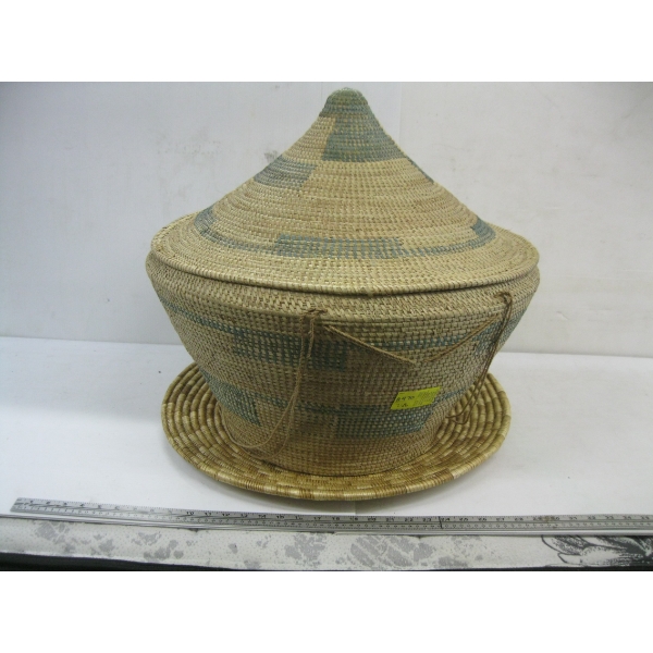 LG. WOVEN BASKET W/LID