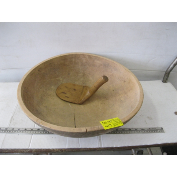 LG. WOODEN BREAD BOWL & WOODEN UTENSIL