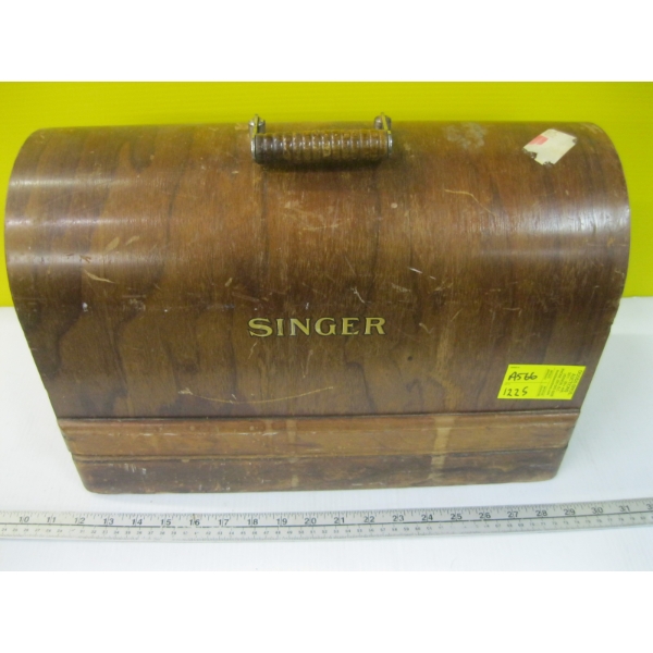 SINGER WOOD CASED SEWING MACHINE