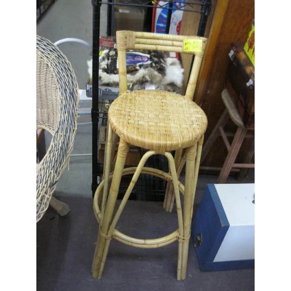 WICKER STOOL