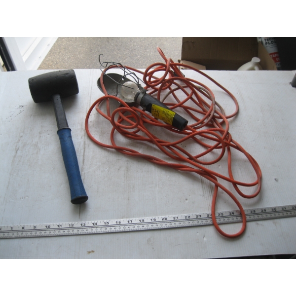 TROUBLE LIGHT & RUBBER MALLET