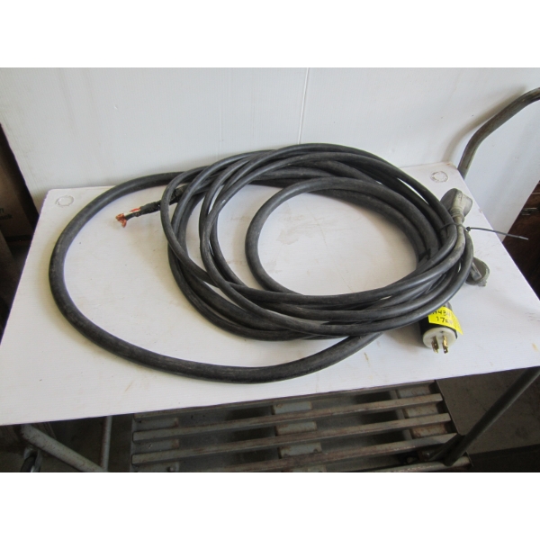1 HEAVY DUTY EXTENSION CORD & 1 HEAVY DUTY EXTENSION CORD - MISSING END