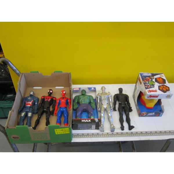 COLLECTABLE FIGURINES