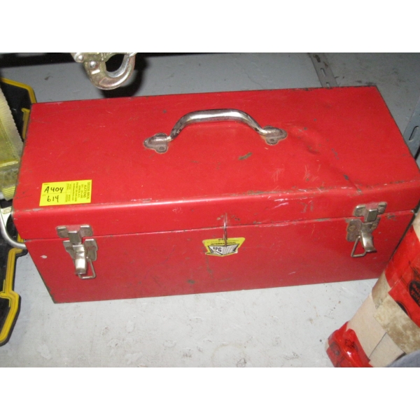TOOLBOX W/MISC. CARPET TOOLS