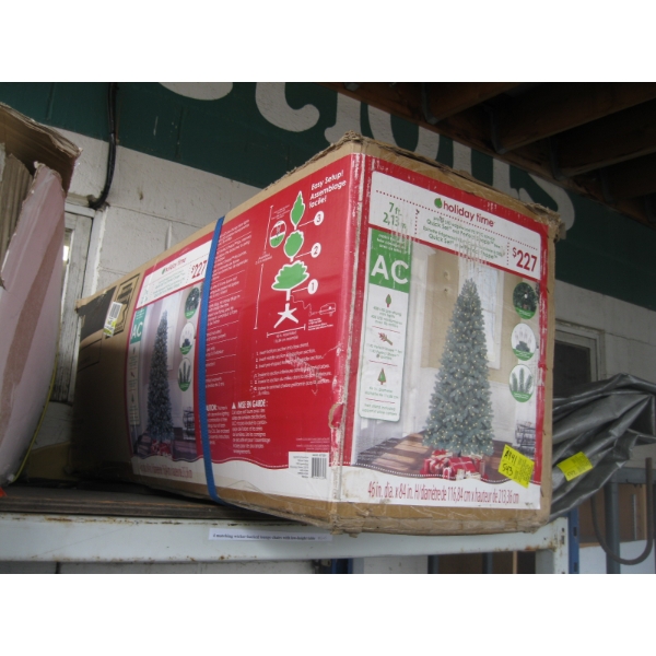 7' CHRISTMAS TREE
