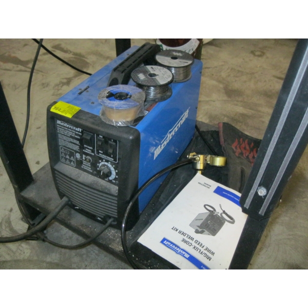 MASTERCRAFT MIG FLUX CORE WIREFEED WELDER, OXYGEN TANK & GAUGES
