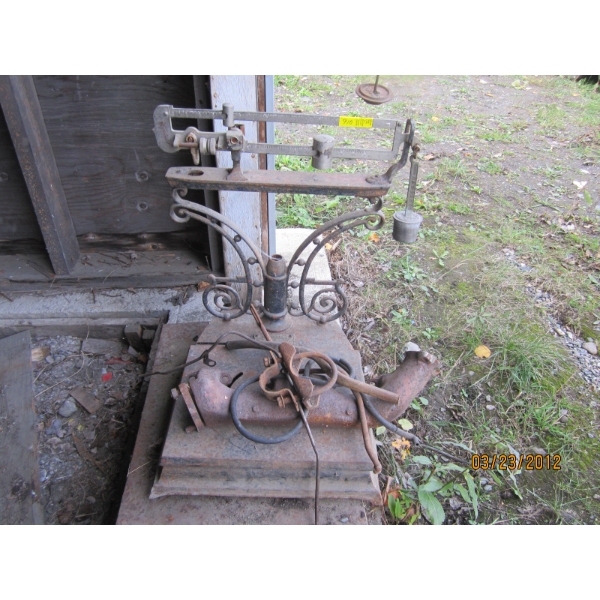 VINTAGE FAIRBANKS PLATFORM SCALE