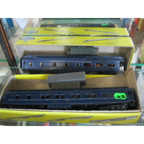 2 TRAIN CARS