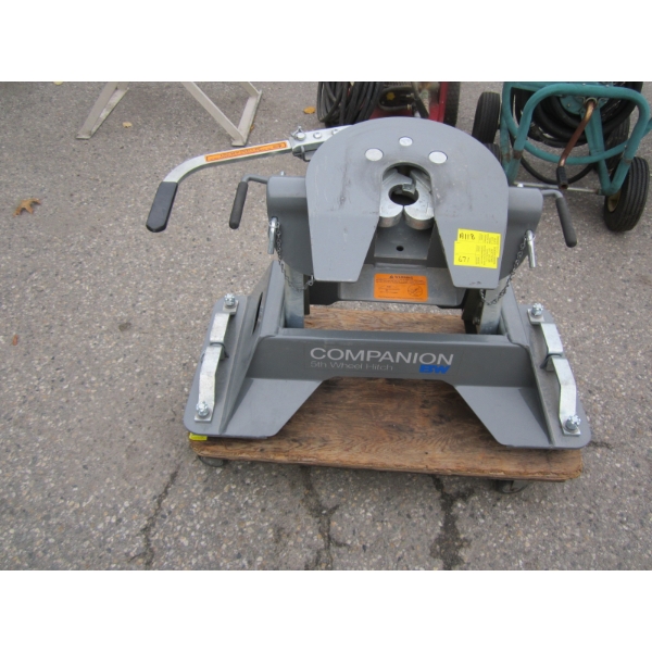 COMPANION 5TH WHEEL HITCH