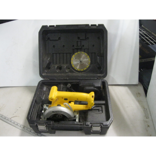 DEWALT SKILL SAW W/CHARGER IN CASE - NO BATTERY