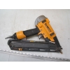 Image 2 : DEWALT AIR NAILER