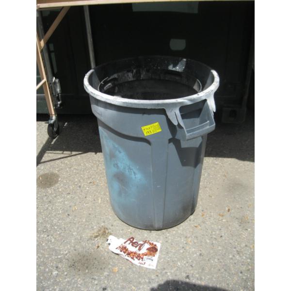 2 GARBAGE CANS