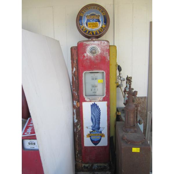 WAYNE FUEL GAS PUMP W/RICHFIELD AVIATION GAS SIGNS