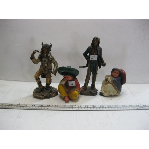 4 FIGURINES