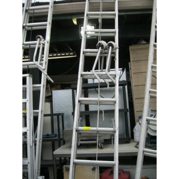 30' COMMERCIAL EXTENSION LADDER