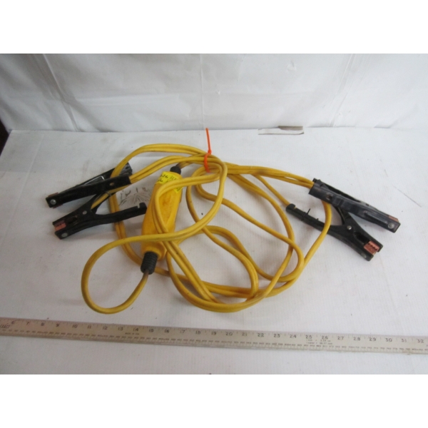 SET OF BOOSTER CABLES