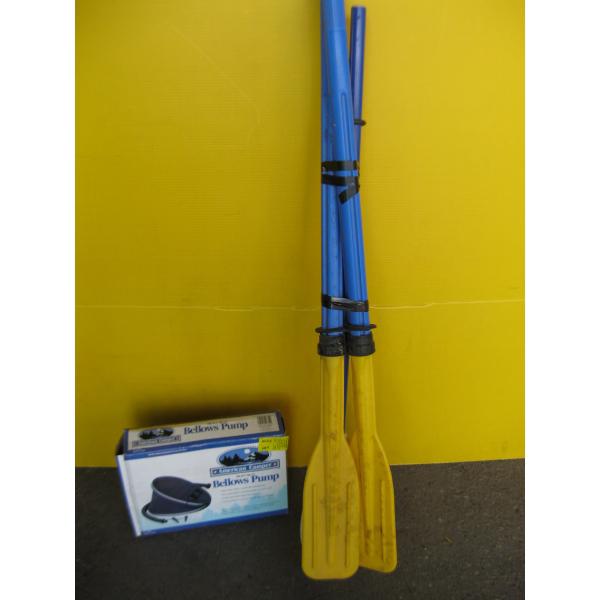 3 OARS & A HEAVY DUTY FOOT PUMP
