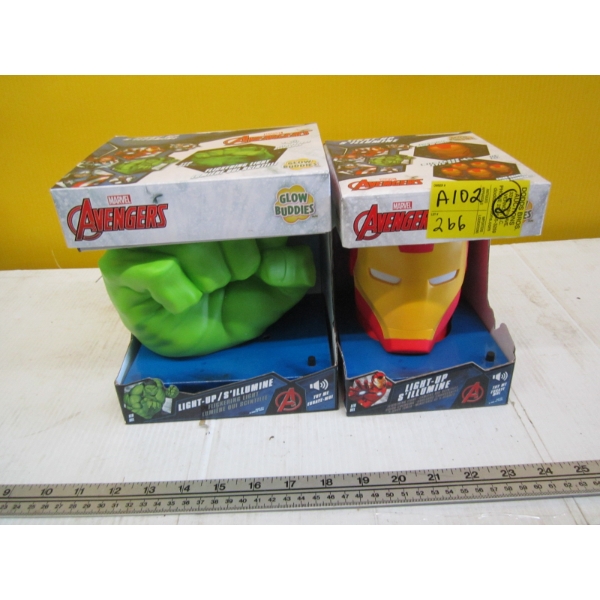 AVENGERS LIGHT UP FIST & FLICKERING LIGHT