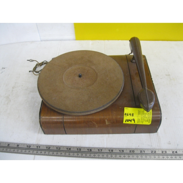 VINTAGE TURNTABLE