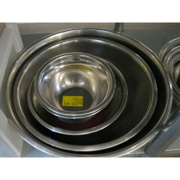7 STAINLESS STEEL MIXING BOWLS