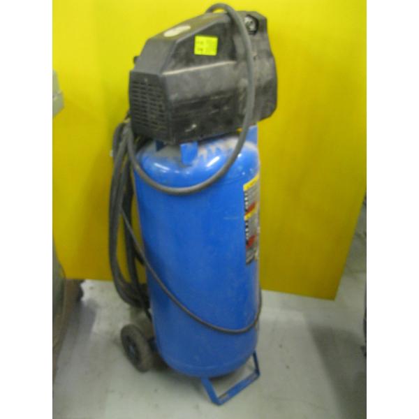 MASTERCRAFT UPRIGHT AIR COMPRESSOR W/HOSE