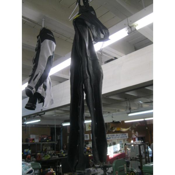 PAIR OF SZ XL LEATHER MOTORCYCLE CHAPS