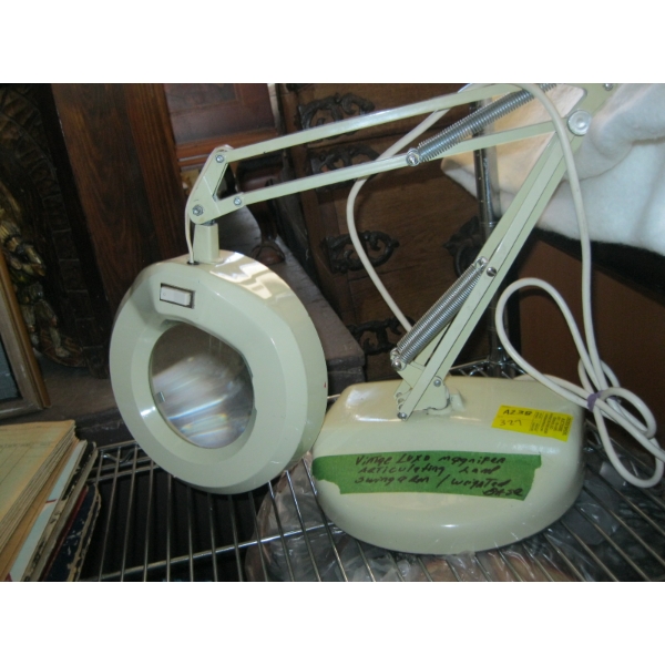 VINTAGE MAGNIFIER LAMP