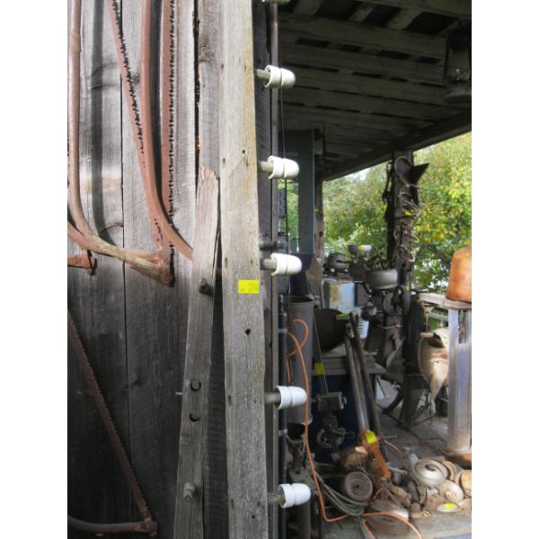 WHITE INSULATORS W/CROSSBAR