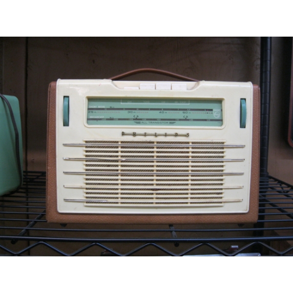 VINTAGE PHILLIPS TRANSISTOR RADIO