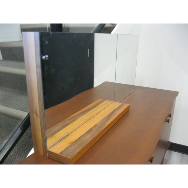 DECORATIVE/SIDEBOARD MIRROR W/WOOD