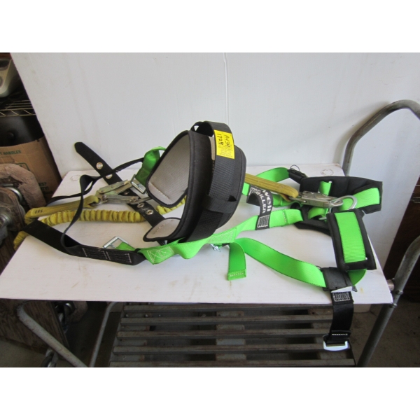 FALL ARREST HARNESS