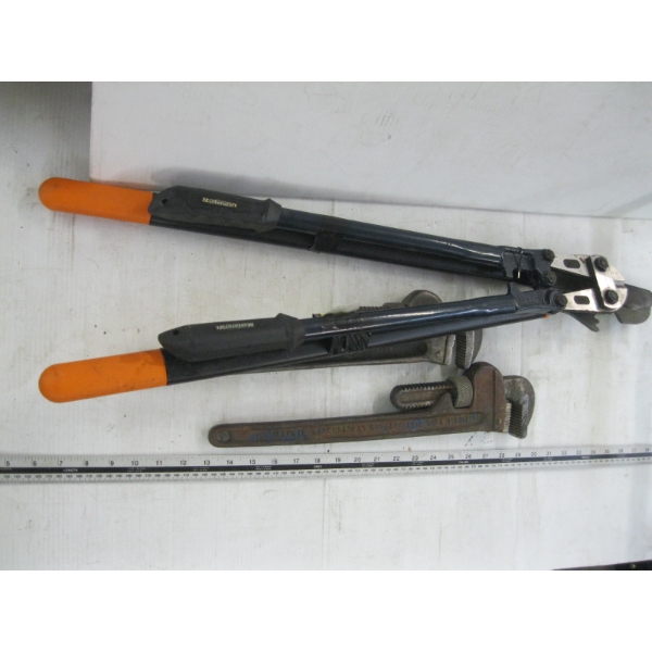 BUNDLE OF PIPE WRENCHES & BUNDLE OF SNIPS & LOCK SNIPS