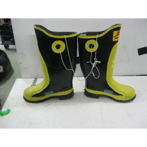 ACTION CANADA SZ 6 STEEL SHANK STEEL TOE GUMBOOTS