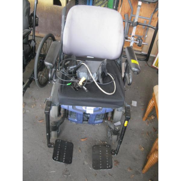 ELECTRIC MOBILITY CHAIR - GOOD RUNNING ORDER - W/CHARGER