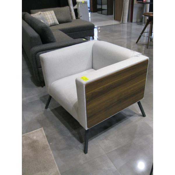 GREY CHAIR W/WOOD LOOK SIDES, METAL LEGS